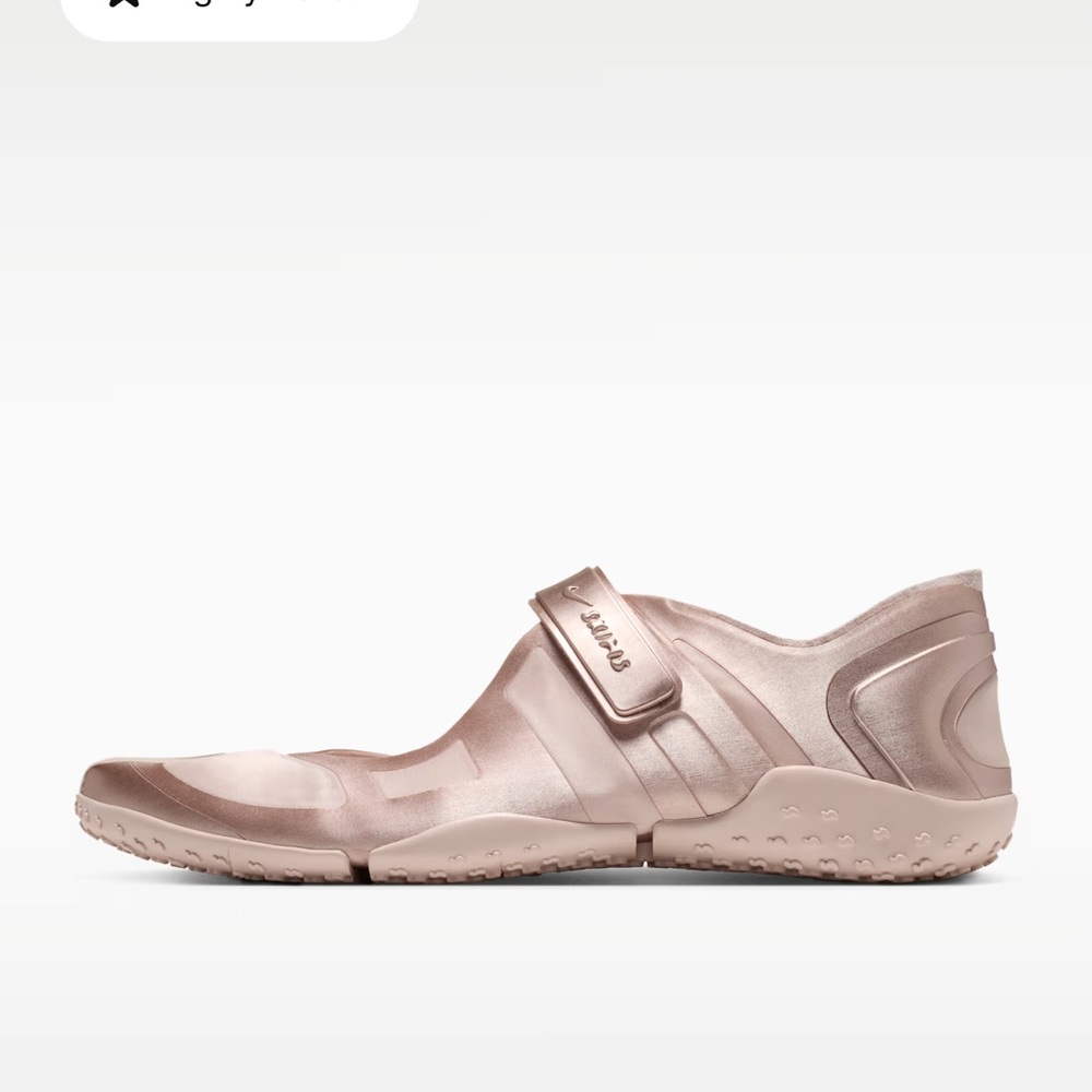 SKIMS  Nikes